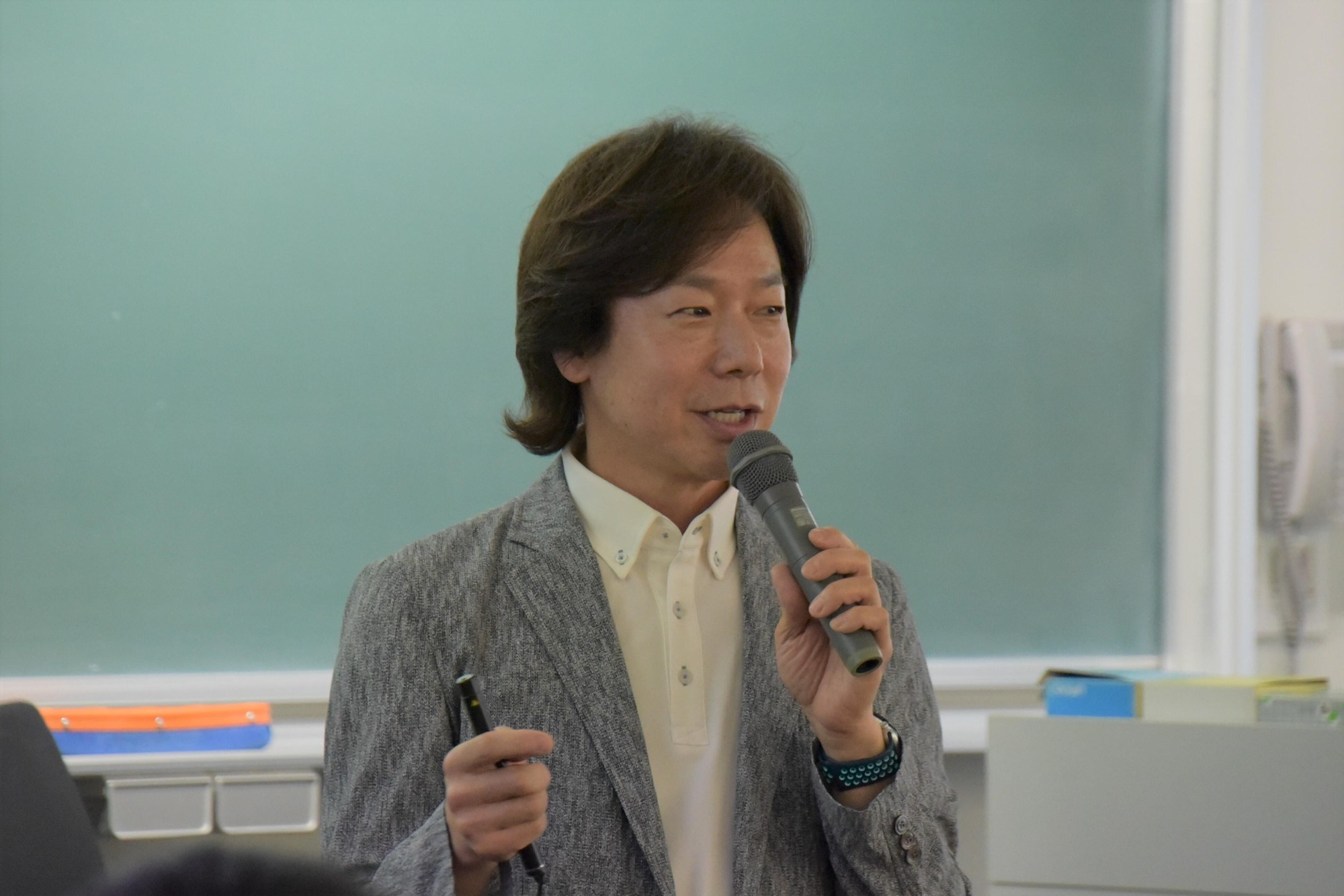 【名城大学】「体操のお兄さん」佐藤弘道・薬学部特任教授が今年度初めての講義