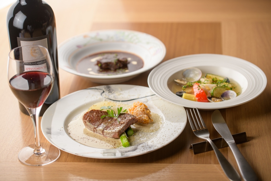 コース仕立てのお料理を、お好きな順番でお楽しみいただけます