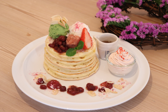 桜あんクリームのパンケーキ（1,000円税込）