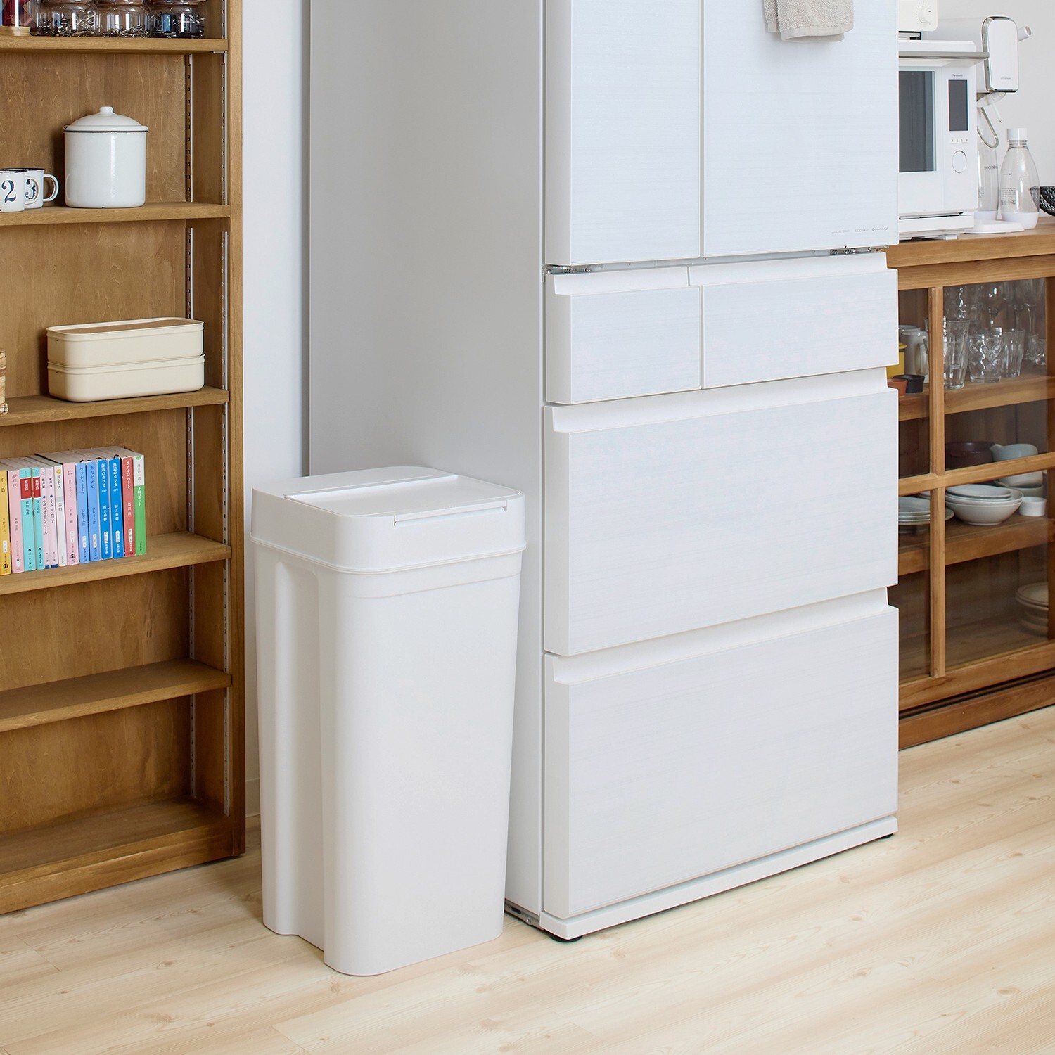 大容量でもスッキリ置ける(45L)