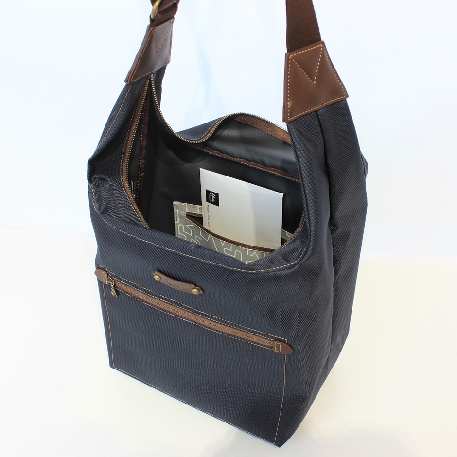 内と外に大型ポケット