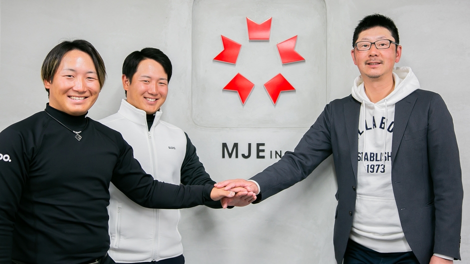 左から黒川航輝選手、黒川逸輝選手、ＭＪＥ代表大知