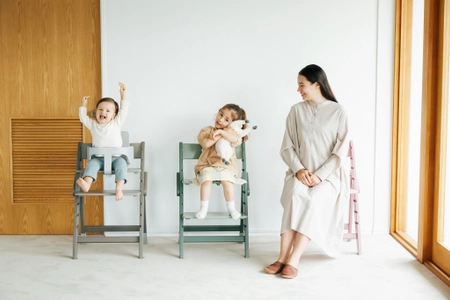 ベビー・キッズチェアYIPPY(イッピー)を手掛けるmoji(モジ)が フォトスタジオとコラボレーション始動。 新店オープンイベントでのイッピー体験会も。