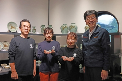 左から:近藤学氏、弟子2名、榎本修社長