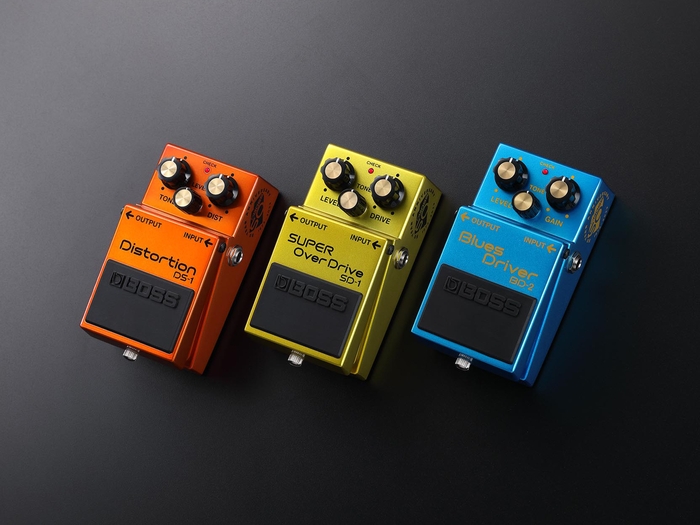 ボス設立50年アニバーサリー・モデル 左から『DS-1-B50A』、『SD-1-B50A』、『BD-2-B50A』