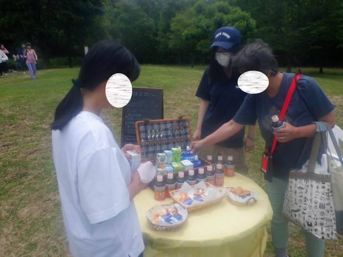 お好きなお菓子と飲み物を選べます