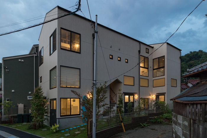 Amici e Mare HAYAMA 外観(夜)