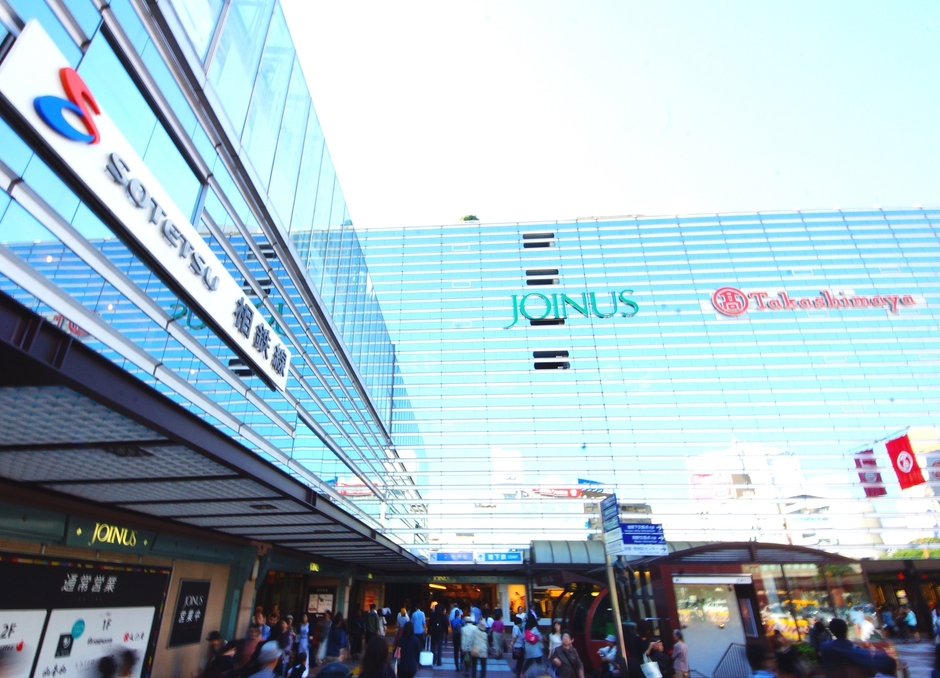 横浜駅西口の相鉄ジョイナスと髙島屋