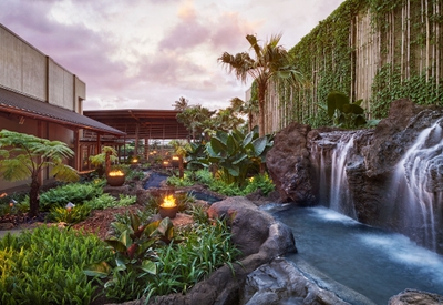 1 Hotel Hanalei Bay ロビーガーデン (C)AVABLU