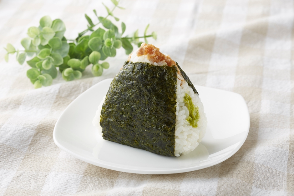 手づくりおにぎり まぐろアボカド画像(画像はイメージです。)