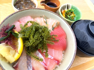 『海人料理 海邦丸』スペシャルメニュー「海ブドウ海鮮丼」