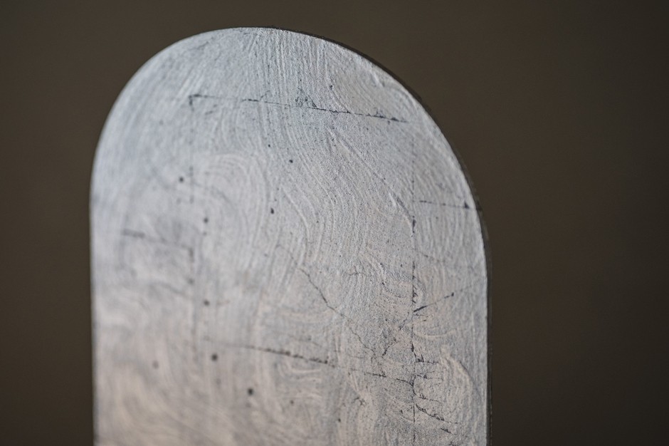 <写真 月繭の裏面>