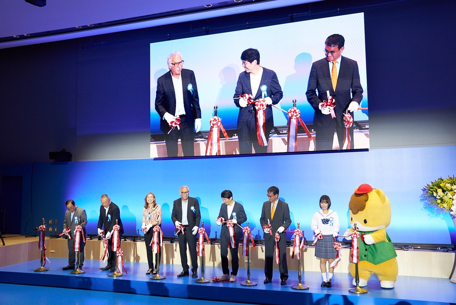 TUMO Gunmaオープニングを飾るテープカットの様子