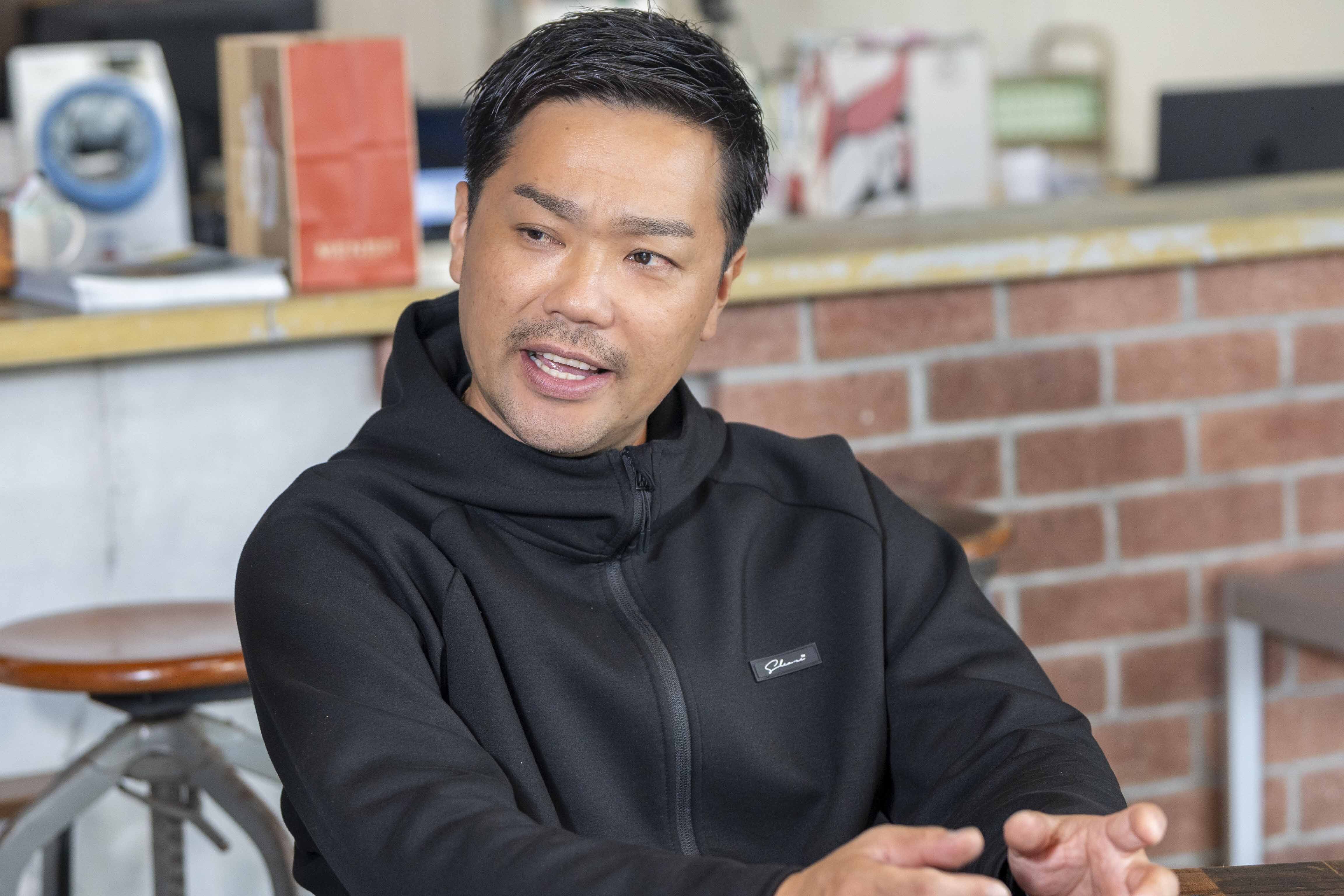 シギット・プルワント氏の働きぶりについて語る山脇 慎太郎氏