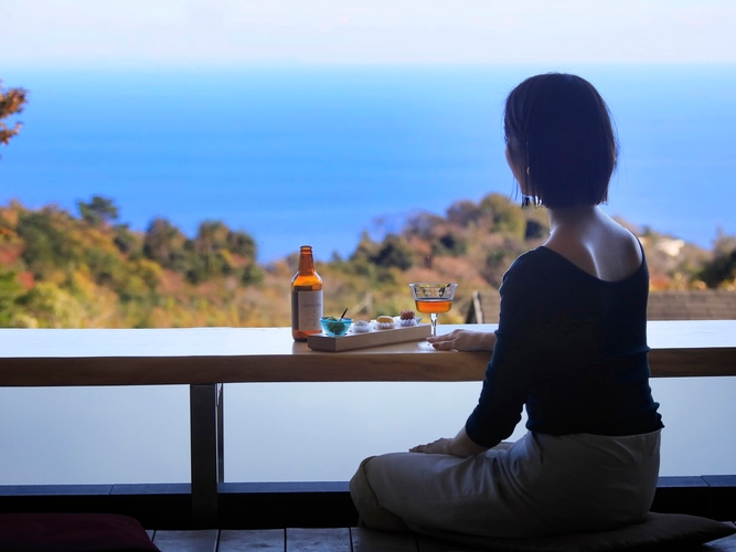 海を望む足湯カフェ