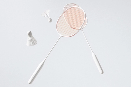 アートのような造形美！NEWデザインのバドミントン新発売。日常に“アーバン”なレジャーを。