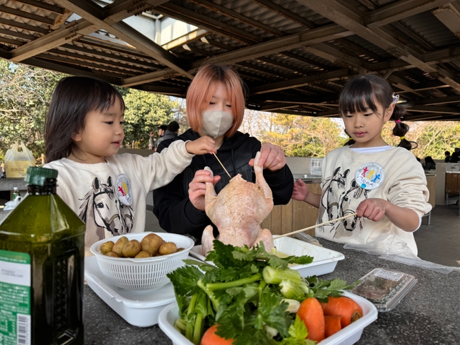 お一人での参加も、ご家族やご友人との参加も可能です。