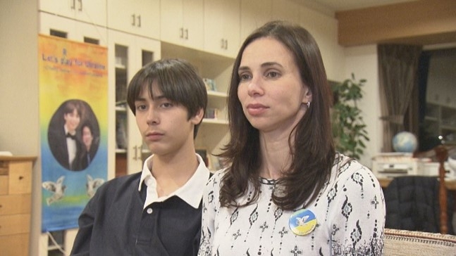 平石エレナさん(右)