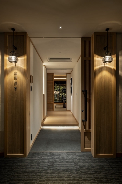 エントランスを開けると広がる非日常空間