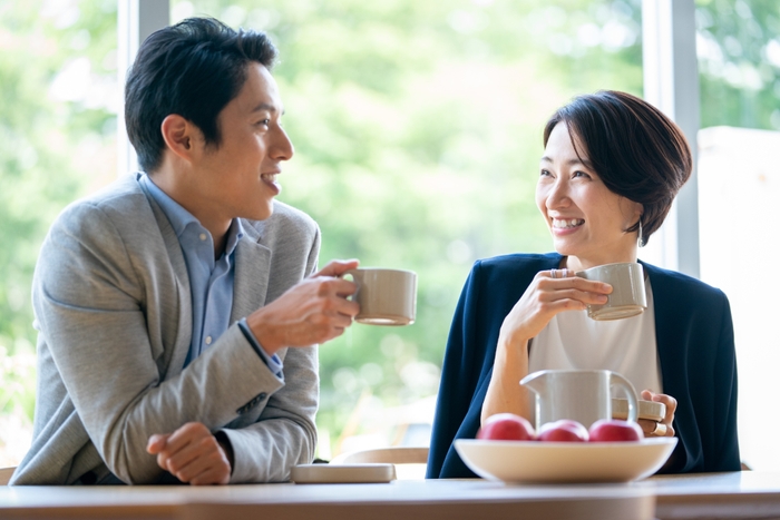 カフェやホテルのラウンジで出会えるから初対面にもぴったり