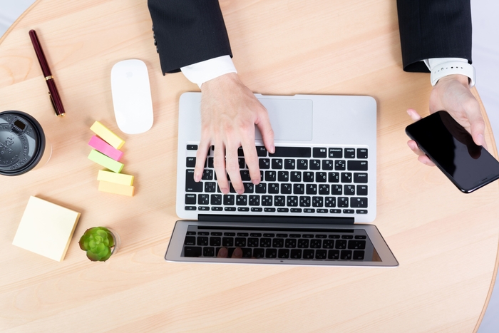 塗った直後でもスマホやパソコンを快適操作!