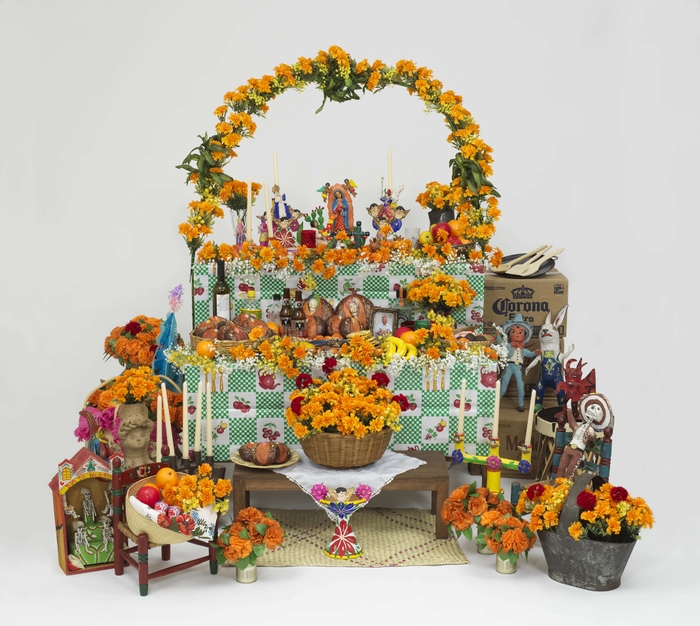 (Photo_14)死者の日の祭壇(再現) 制作：山本正宏、山本敦子