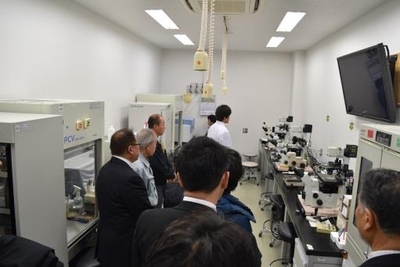 研究室見学の様子(昨年度)