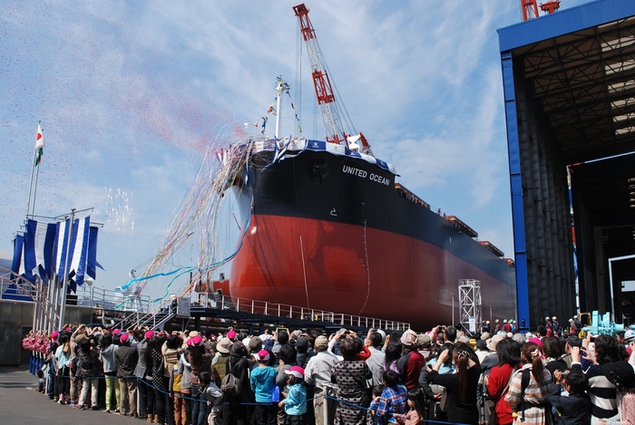 進水式の風景