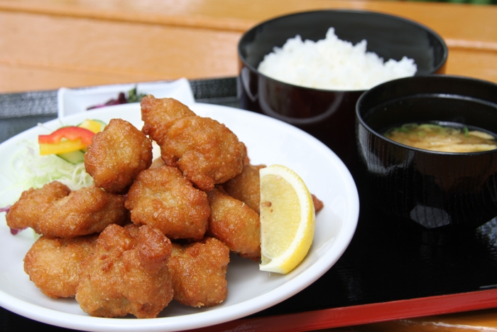 ＼食の25フェア／ 3月は「メガ盛り！唐揚げ定食」でした