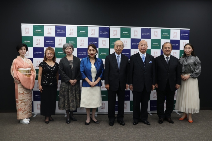 （日本オペラ振興会会見　左より：三浦環役の相樂和子さん、佐藤美枝子さん、大石みちこさん、郡愛子さん）