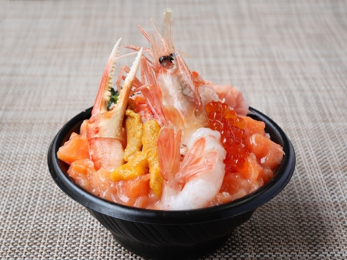 ボタンエビ得々丼