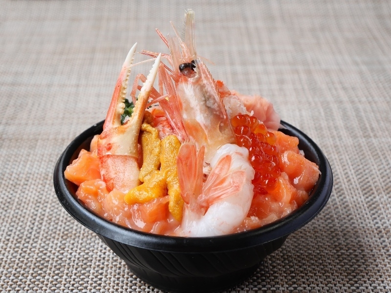 ボタンエビ得々丼