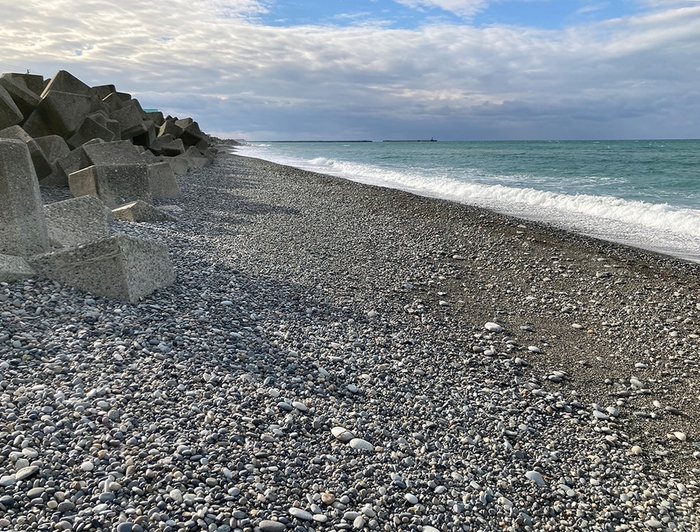 オクストン素材の産地「新潟県糸魚川市」の海岸