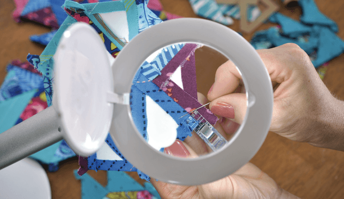 両手を使う細かい作業に最適