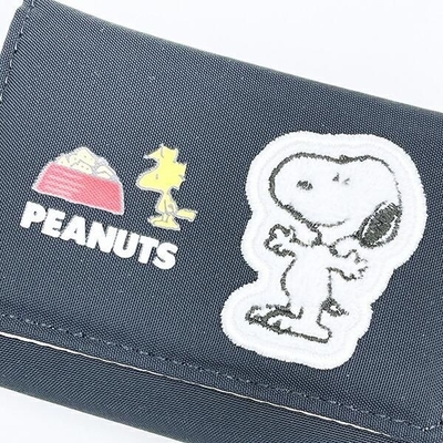 スヌーピーの三つ折り財布