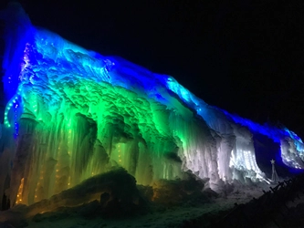 軽井沢に“彩雲”をイメージした夜景が登場！ 氷点下のプラネタリウム「氷柱白糸イルミネーション」 2018年2月2日から毎週金・土・日に開催