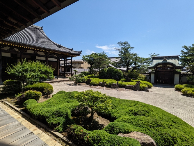 ▲正法寺　「本堂」と「唐門」【2コース】 (写真提供:(一社)八幡市観光協会)　※どちらも重要文化財
