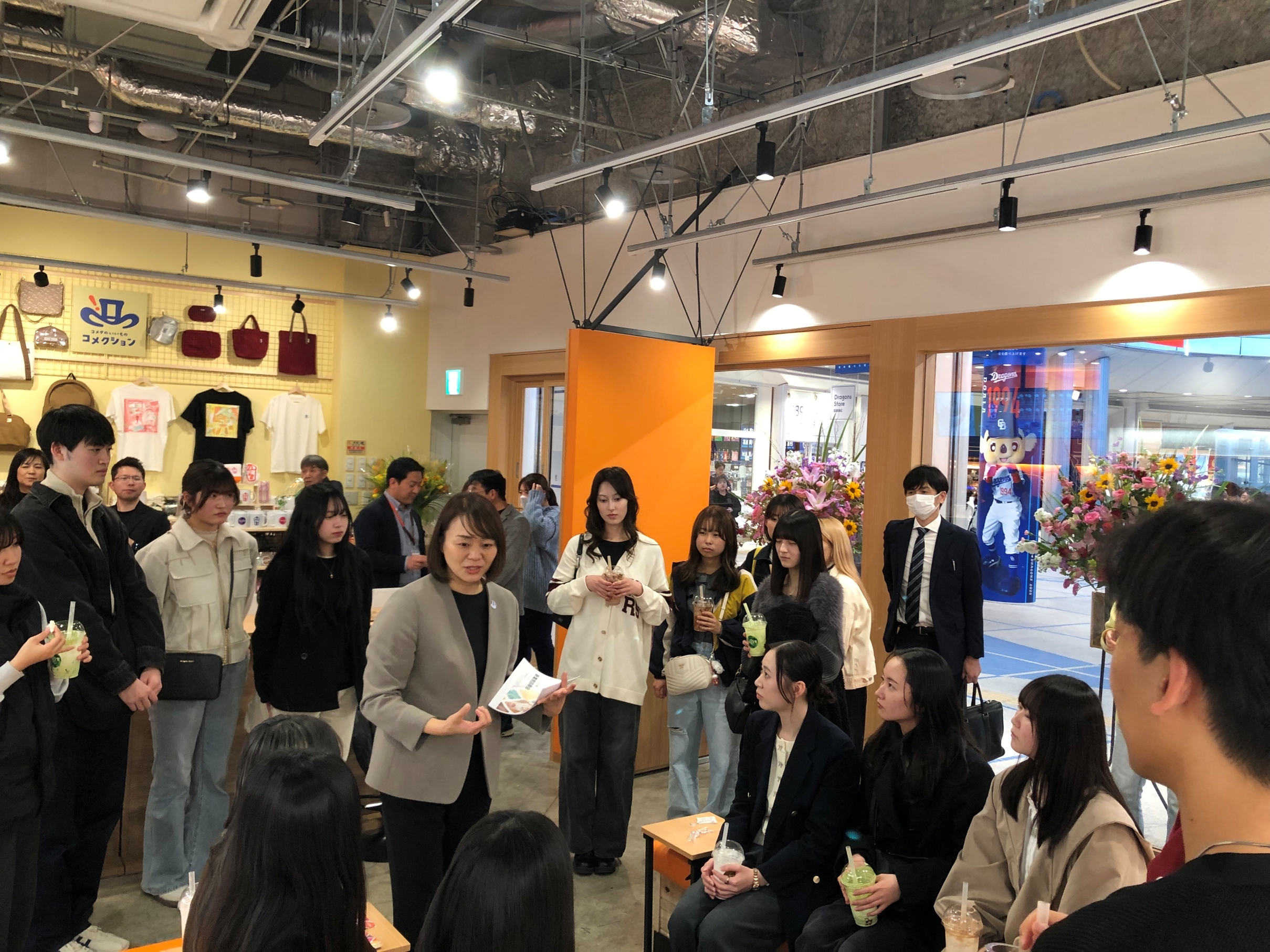 関係者向けのレセプションにゼミ生が参加