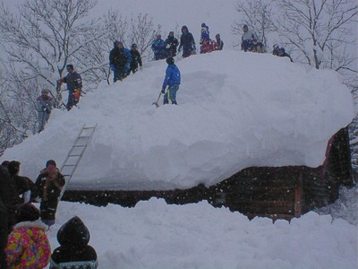 旧光顕寺の雪下ろし