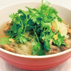 カフェなのに、ラーメン売上数「10,000杯」突破！ 渋谷のハワイアンカフェでなぜかラーメンがバカ売れ中
