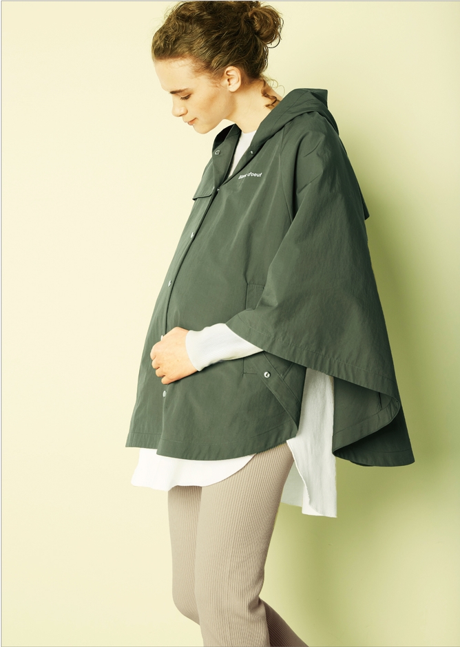 フーデッドポンチョ 26,400円（税込）　カラー：ホワイト・カーキ・ネイビー