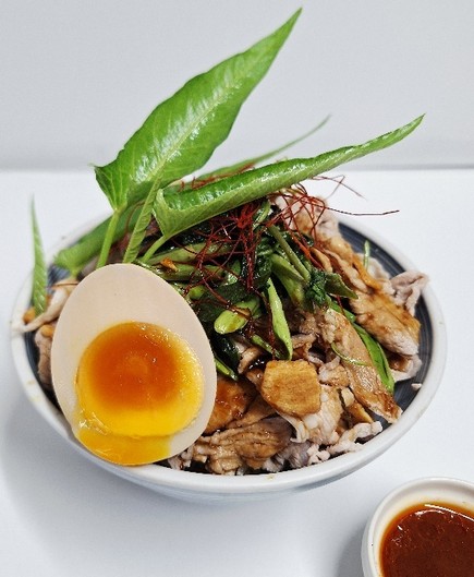 シャキうま空心菜とローズポークの冷しゃぶ丼