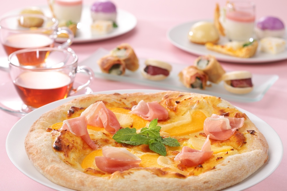 桃のピザ (2名につき1枚ご提供)