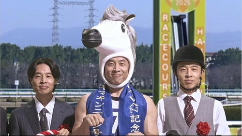 なかやまきんに君が“競馬関係者”に大変身！ 『JRA-VAN』新CM「みんなきんに君 関西表彰式」篇が、 3月28日(土)より公開！
