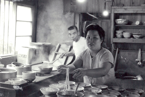 徐文子氏と叔父の上田氏(昭和35年頃)