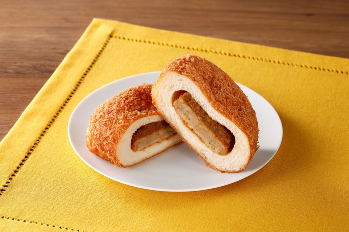 北陸製菓監修　メンチカツカレーパン