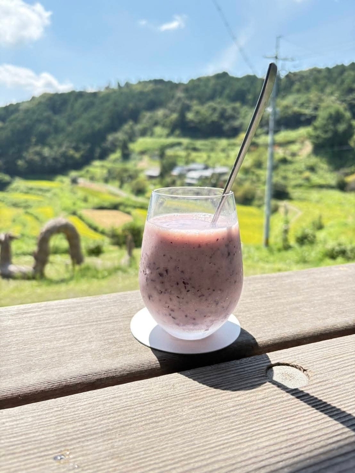 ぶどうの甘酒スムージー／各500円（税込）