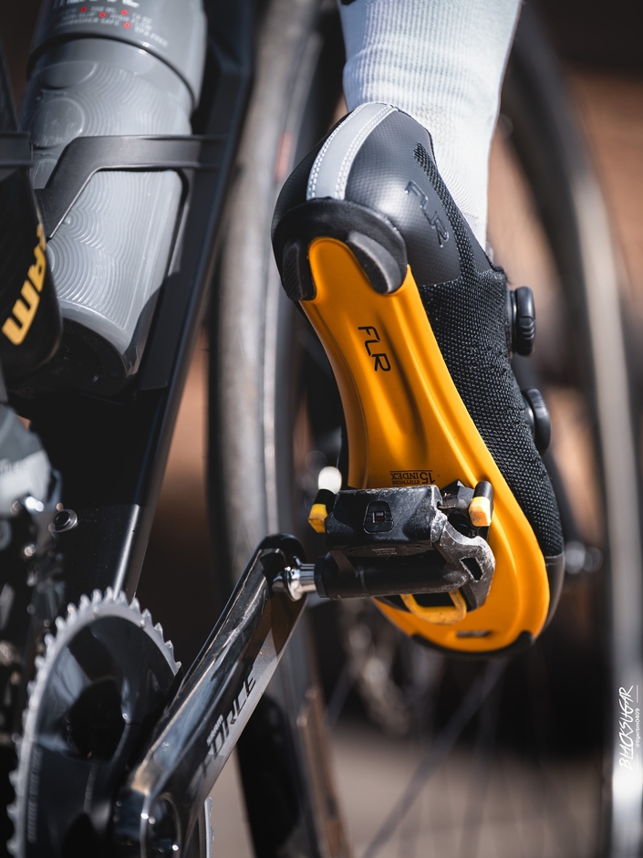 FLR＝Fast(速く), Light(軽く), Reliable(信頼できる)