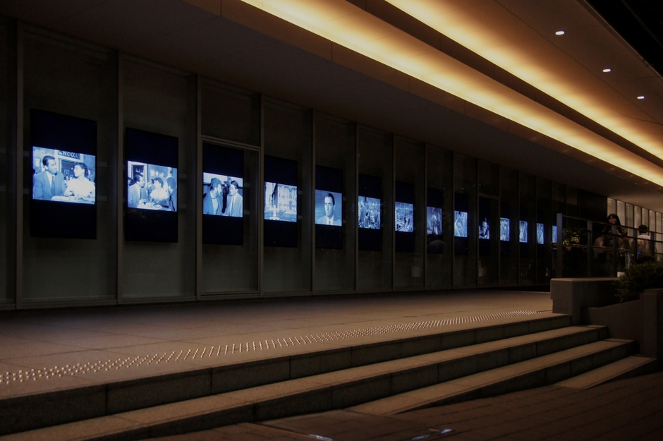 展示例：映画「ローマの休日」シーンの時間差上映