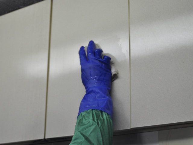 高所にある吊戸棚